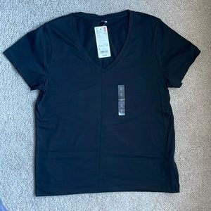 NWT Uniqlo Black Supima Cotton V-Neck Short Sleeve T-shirt